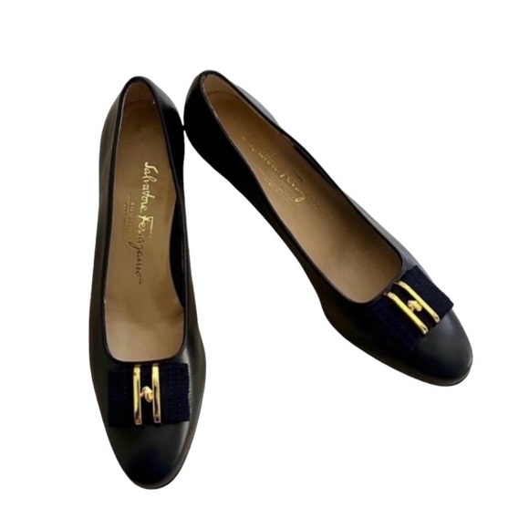 Salvatore Ferragamo Navy Blue Vara Bow Leather Heels Size 8AA - Picture 5 of 10